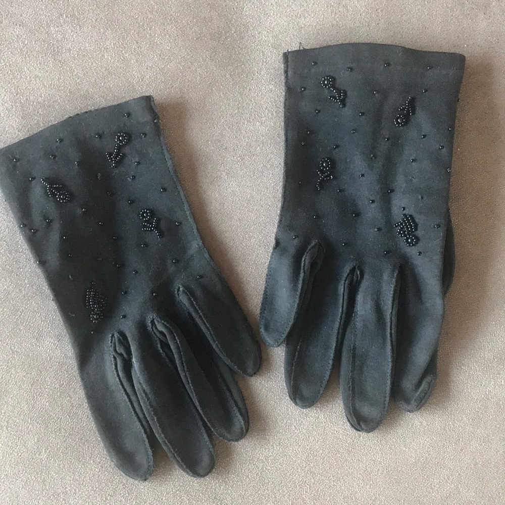 Black dress gloves, beaded, small